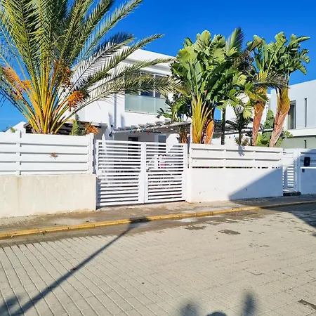 With Private Pool And Bbq Willa Periwolia